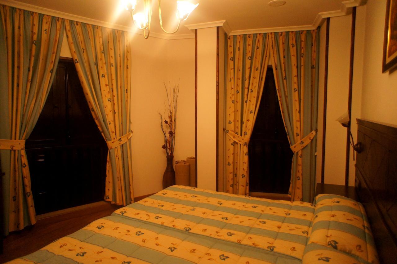 Mirador Da Ribeira Hotell Viana do Bolo Rum bild